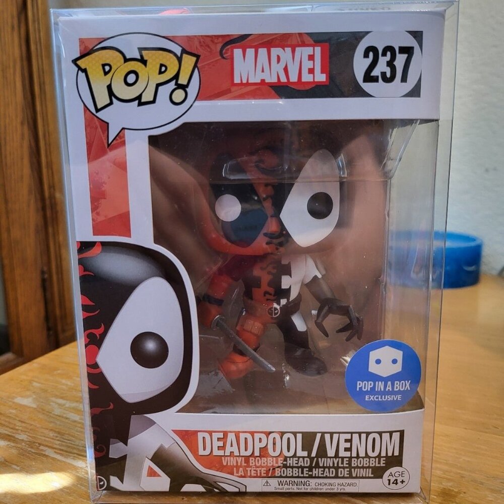 Marvel Deadpool / Venom Pop in a Box Exclusive Funko Pop